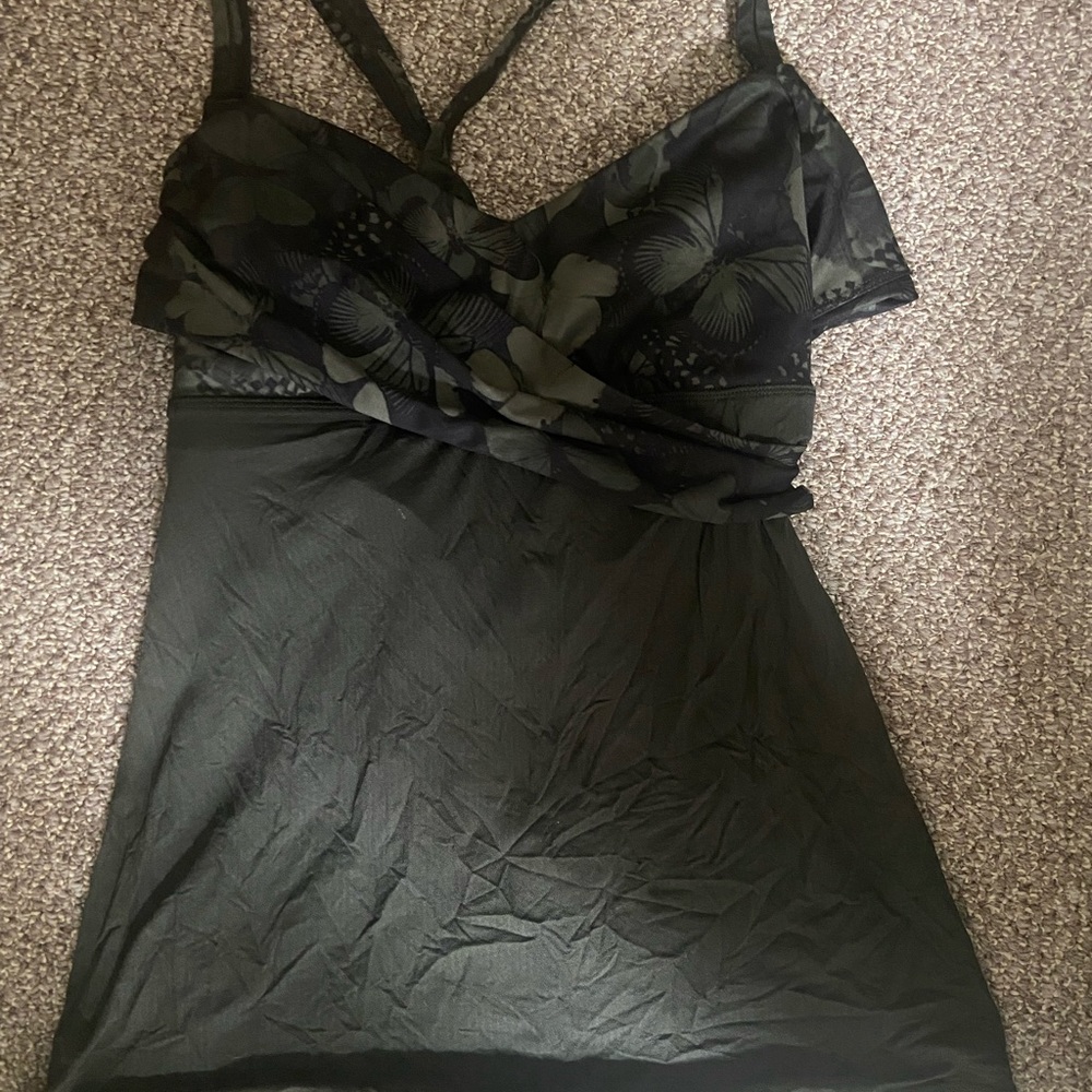Lululemon tank top with built in bra size 12